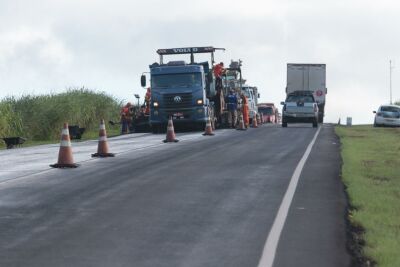 Imagem da notícia Vai pegar estrada? BR-163 tem obras em Sonora, Pedro Gomes e Rio Verde de Mato Grosso nesta sexta